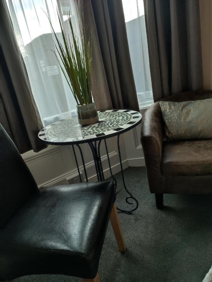 Station Guest House Lancaster Room photo
